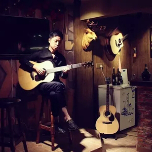 女人内裤露黑毛大全图片
